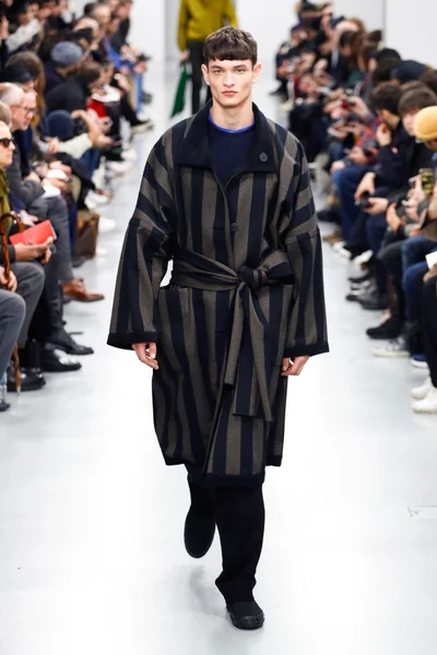 Look 17